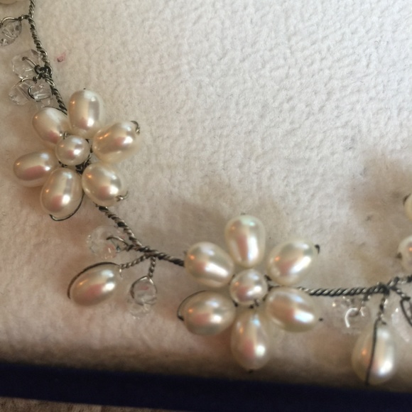 Unique Pearl Flower Necklace 16" Silver - Picture 3 of 4